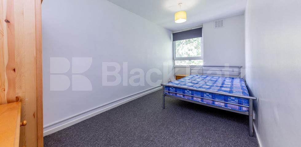 			LARGE 3 /4 BED IN EUSTON!, 4 Bedroom, 1 bath, 1 reception Flat			 Compton Close, EUSTON / CAMDEN